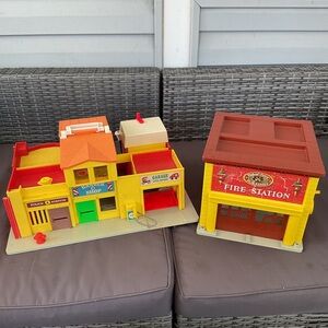 Vintage 1973 Fisher-Price Little People Town Playset